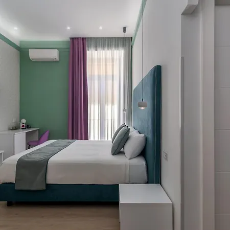 Bed and Breakfast Lovelia: Square Lovely *